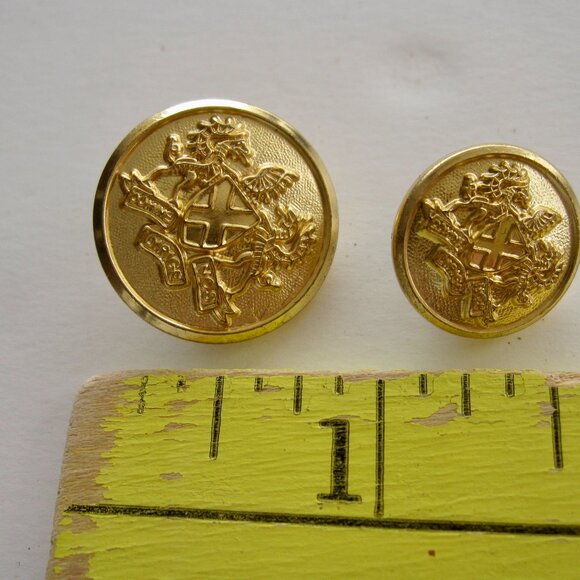 Vintage Waterbury Gold Metal 8 Buttons Evan Picone Heraldic Shield Dragons Cross - Picture 5 of 5